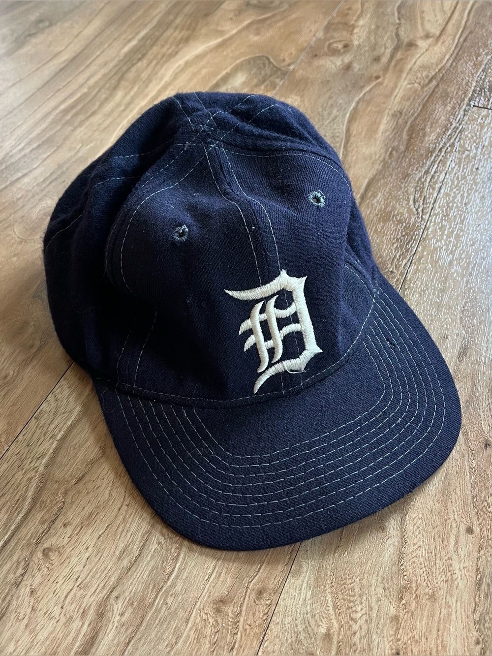 Vintage sports specialties Detroit Tigers rare SNAPBACK wool hat